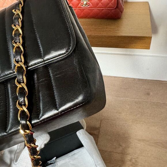 Chanel vintage classic medium vertical flap black lambskin 24k plated hardware - Picture 3 of 11